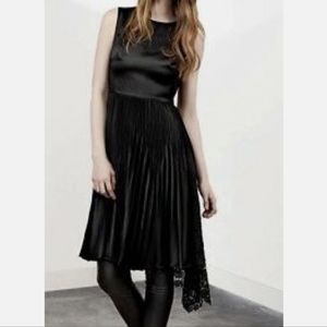 Karen Millen size 6 lacy pleated dress with garment bag